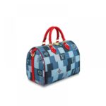 sans-serif; font-size: 14px; letter-spacing: 0.3px; background-color: #ffffff;">A patchwork pattern in shades of denim blue give the iconic Speedy Bandoulière 30 a fashionable allure. Printed directly on the canvas