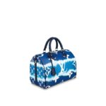 cross-body or shoulder carry•Pocket lined with textile•D-ring to hang keys or pouches