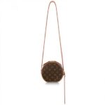 it emanates casual elegance. A light
