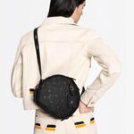 Detailed Features7.87 x 8.86 x 3.15 inches(Length x Height x Width)•Black•Monogram Empreinte embossed cowhide leather•Grained cowhide-leather trim•Microfiber lining•Gold-color hardware•Adjustable leather strap (drop: min. 21cm/8.3 inches