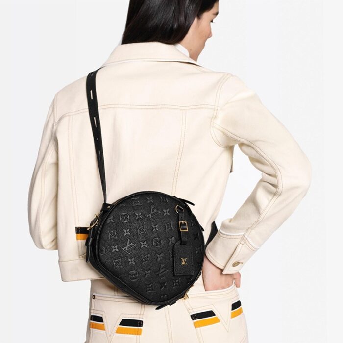 Detailed Features7.87 x 8.86 x 3.15 inches(Length x Height x Width)•Black•Monogram Empreinte embossed cowhide leather•Grained cowhide-leather trim•Microfiber lining•Gold-color hardware•Adjustable leather strap (drop: min. 21cm/8.3 inches