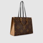 removable shoulder straps and iconic Toron top handles