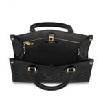 Detailed Features25 x 19 x 11.5 cm / 9.8 x 7.5 x 4.5 inches(length x Height x Width)•Black• Embossed-grained cowhide leather•Grained cowhide leather trim•Microfiber lining•Gold-color hardware•Inside flat zipped pocket•Inside double pocket•4 riveted corner tabs•Strap: Removable