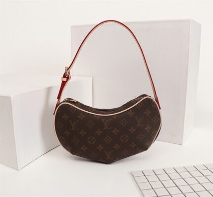 Louis Vuitton M51510 Pochette Croissant Shoulder BagPlease be mindful that this piece has led a previous life