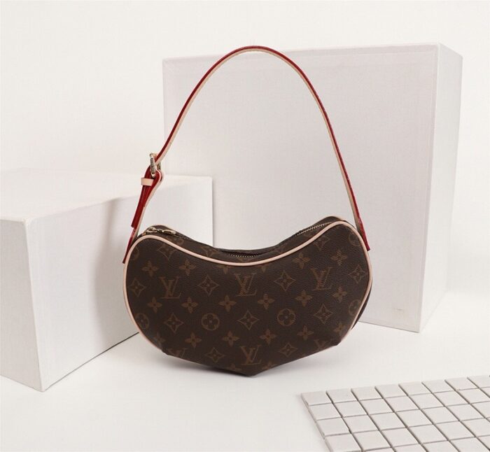 Louis Vuitton M51510 Pochette Croissant Shoulder BagPlease be mindful that this piece has led a previous life
