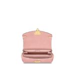 max. 50 cm/19.7 inches)•Front flap•2 inside compartments•Inside flat pocket•Leather name tag
