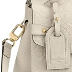 max. 50 cm/19.7 inches)•Front flap•2 inside compartments•Inside flat pocket•Leather name tag