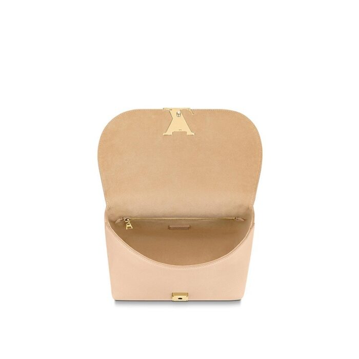 offering a variety of pockets and carry options. Its body-friendly shape is enhanced by its very supple leather
