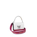 The Twist Strap MM is a laid-back iteration of the New Classic bag. It features both a Epi grained leather top handle and a wide