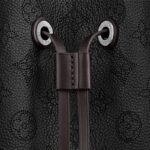 adjustable strap (drop: min. 45 cm/17.7 inches