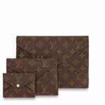 The Pochette Kirigami is a 3-in-1 pouch composed of 3 individual envelopes that fit into each other like a Russian nesting doll. There is a larger pochette for everyday items like an iPad