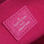 sans-serif; font-size: 12px;">The elegant black leather of this Pochette Felicie is paired with vibrant hot pink edge dyeing to bring a very feminine feel to this stylishly practical pochette. Its two removable interior pockets make this the smart solution to carry your daily essentials.