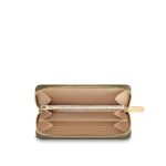 outsize version of Monogram canvas to create a graphic effect. This ingeniously designed wallet contains an array of practical features