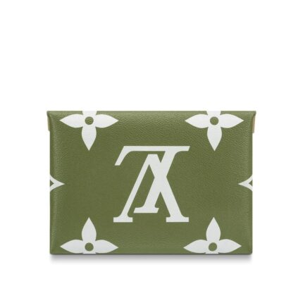 this special edition of the Pochette Kirigami plays with different sizes of Monogram canvas in a fresh color combination of khaki and beige. The largest of the three envelopes is ideal for a tablet