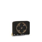 The Zippy coin purse gets a new look for the LV Jungle collection of leather goods and accessories. Monogram and Monogram Giant canvas are revisited with a bold animal print in warm shades inspired by the savanna. Small enough to fit into practically any pocket