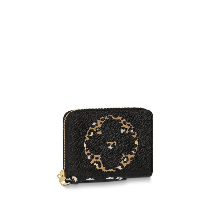 The Zippy coin purse gets a new look for the LV Jungle collection of leather goods and accessories. Monogram and Monogram Giant canvas are revisited with a bold animal print in warm shades inspired by the savanna. Small enough to fit into practically any pocket