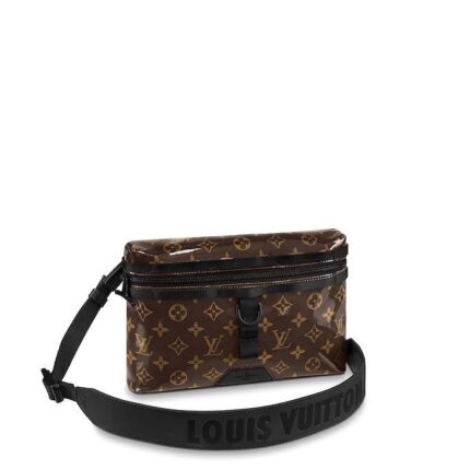 This Messenger PM bag is made from Monogram Glaze