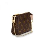 as well as carried in the hand. The rounded shape and supple canvas give this pouch a particularly pleasant feel.15.5 x 10.5 x 4 cm(Length x height x width)•Monogram coated canvas•Natural cowhide-leather trim•Textile lining•Gold-color hardware•Chain with hook•Zip closure•Chain: Not removable•Chain Drop: 15.0 cmMore Information