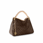 The Artsy GM embodies an understated bohemian style. Louis Vuitton's iconic and divinely supple Monogram canvas is enhanced by rich golden color metallic pieces and an exquisitely handcrafted leather handle.