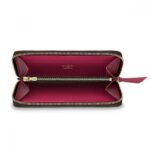 max. 55 cm/21.7 inches) for shoulder or cross-body carry•S-lock closure•Outside zipped pocket•3 inside compartments