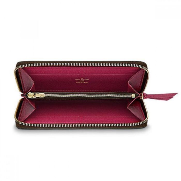 max. 55 cm/21.7 inches) for shoulder or cross-body carry•S-lock closure•Outside zipped pocket•3 inside compartments
