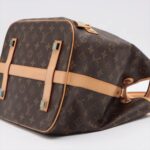 - Type : Shoulder Bags
