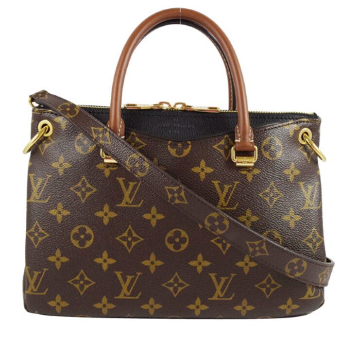 the Pallas BB bag offers flawless functionality and modern panache.Elevate your style status.