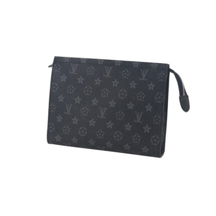The largest of the toiletry pouch in Monogram canvas boasts a spacious interior with gusset sides for easy storage. It slips easily into a handbag.Detailed Features•26 x 20 x 5 CM(Length x Height x Width)•Monogram canvas•Silver zip closure with leather tab•Washable lining