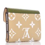 from Louis Vuitton.MeasurementsBase Length: 3.75 inHeight: 3.25 inWidth: 0.5 in