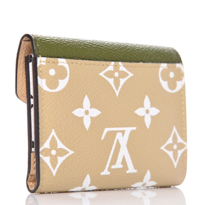 from Louis Vuitton.MeasurementsBase Length: 3.75 inHeight: 3.25 inWidth: 0.5 in