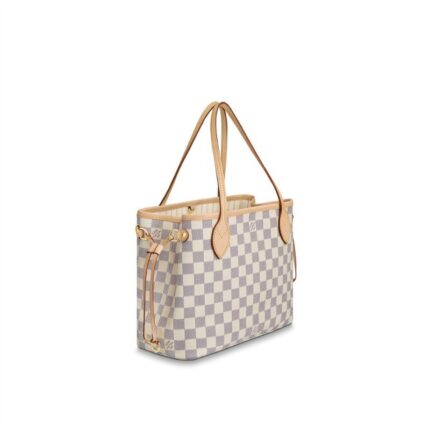 it is capacious yet not bulky