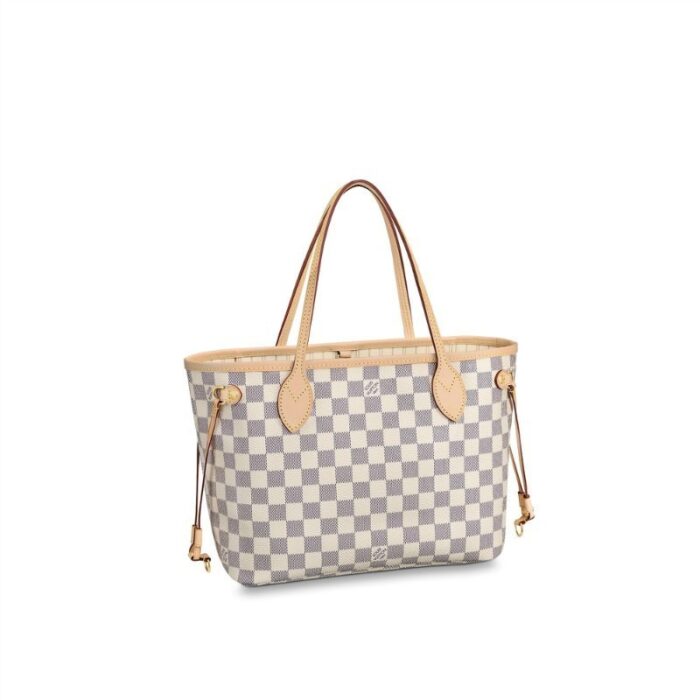 comfortable handles slip easily over the shoulder or arm. Lined in colorful textile