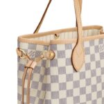 elbow or shoulder carry•4 side laces•Hook closure•Flat