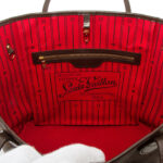 or tightened by its side laces to make a smaller city bag.
