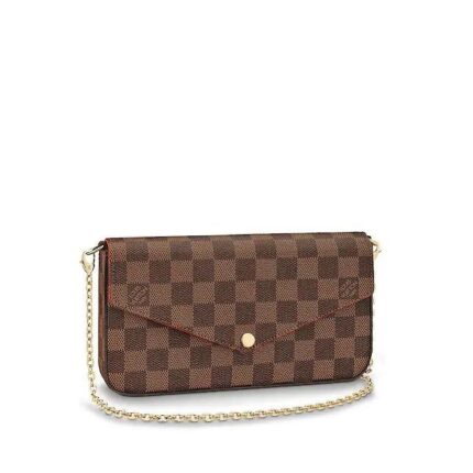 With its two removable interior pockets