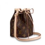 wallet and keys. It can be worn on the shoulder or across the body.13 x 16 x 10 cm(Length x height x width)•Monogram coated canvas•Natural cowhide-leather trim•Textile lining•Gold-color hardware•Leather-drawstring closure•Leather thread closure•Strap: Not removable