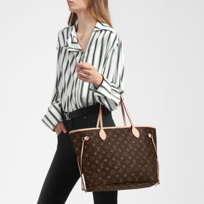 - Brand : Louis Vuitton
