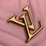 sans-serif; letter-spacing: 0.4px;">Louis Vuitton introduces the versatile New Wave Multi-Pochette crossbody handbag in quilted calf leather. With its wide strap