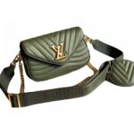 sans-serif; letter-spacing: 0.4px;">Louis Vuitton introduces the versatile New Wave Multi-Pochette crossbody handbag in quilted calf leather. With its wide strap