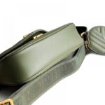 gold-color chain for hand or short-shoulder carry