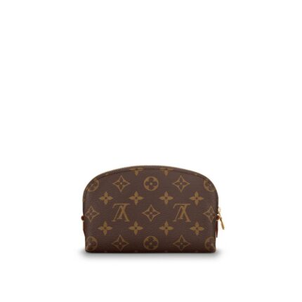 sans-serif; font-size: 14px; letter-spacing: 0.3px; background-color: #ffffff;">This compact cosmetic pouch in Monogram canvas slips easily into a handbag or suitcase. Its round shape and flat base facilitates access to small products.