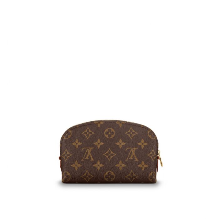 sans-serif; font-size: 14px; letter-spacing: 0.3px; background-color: #ffffff;">This compact cosmetic pouch in Monogram canvas slips easily into a handbag or suitcase. Its round shape and flat base facilitates access to small products.