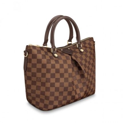 it can be carried with ease all day long. The wide opening keeps belongings visible and accessible