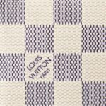 sans-serif; letter-spacing: 0.4px;">The Speedy Bandoulière 25 handbag in fresh Damier Azur canvas is an ideal choice for summer in the city. Originally created for travelers in the 1930s – the name refers to the era’s rapid transit – every feature of the Speedy’s design is iconic
