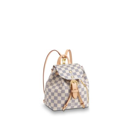 18.5 x 28 x 11.5 cm (Length x heightx width ) •7.3 x 11 x 4.5 inches•Damier Azur coated canvas exterior•Rose Ballerine microfiber lining•Natural cowhide leather trim•Shiny Gold colored metallic pieces•Puffed handle•2 adjustable flat shoulder / cross•body straps•Drawstring top closure secured by a flap and prong buckle closing system with magnet•Exterior zipped pocket•Interior smartphone pocket•Interior D•ring
