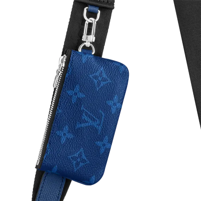 a removable front zipped pocket