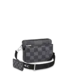 This new version of the Trio Messenger combines the versatility of a modular bag with the eye-catching elegance of Damier Graphite 3D canvas in subtle shades of gray. The removable zipped front pouch and coin purse make it a practical carrier for everyday necessities