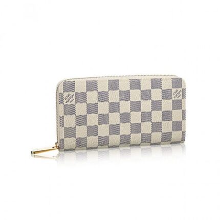 This iconic wallet just got an upgrade! Now with four additional credit card slots and a playful new colored lining