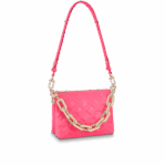 The Coussin BB is part of the LV Rose Fluo capsule collection by Nicolas Ghesquière. It is finished in eye-catching fluorescent pink calf leather embossed with a Monogram pattern. A chunky gold-colored chain and pink leather shoulder strap complement21 x 16 x 7 cm
