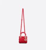 sans-serif; background-color: #f6f6f6;">The Lady Dior bag embodies the House's vision of elegance and beauty. Crafted in scarlet red lambskin with signature Cannage topstitching